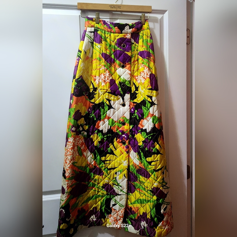 Vintage 60s Quilted Floral Skirt | Ultra-Tiny Waist 23"
